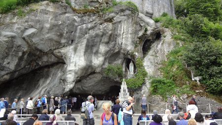 Orbis Reisen St. Gallen fliegt mit Helvetic Airways zum berühmten Wallfahrtsort Lourdes