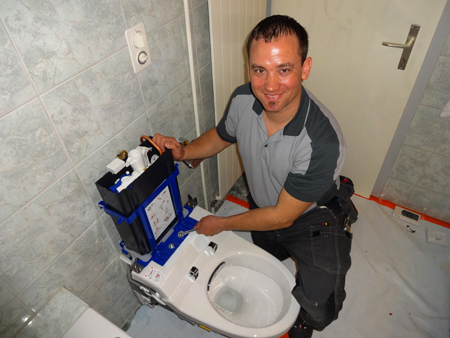 Installation vom Geberit AquaClean 8000plus AP durch Marco Koller von Sanitär Koller Wil SG