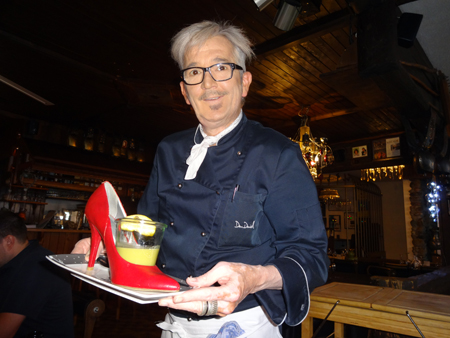 Dan Daniell Gastgeber im In-Lokal Chez Heini in Zermatt
