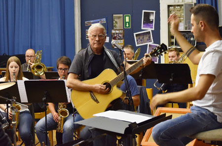 Archiv/Vorschau: Gala-Night am 13. Mai 2017 im KKL: 60s- & 70s-Hits in Luzern – Ein Feuerwerk mit Lucerne Concert Band und Les Sauterelles