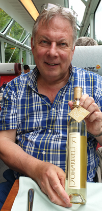 Auch auf dem Glacier Express, dem langsamsten Schnellzug der Welt, wird der Johanneli-fi-Wein ausgeschenkt.