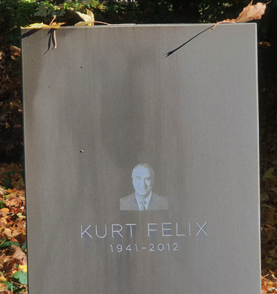 Der Grabstein von Kurt Felix im Ostfriedhof in St. Gallen.