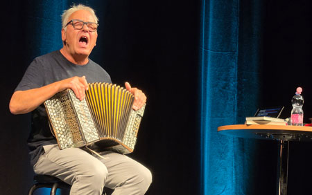 Comedian Rolf Schmid Abschiedstournée Foto: Roland P. Poschung / Kulturonline.ch